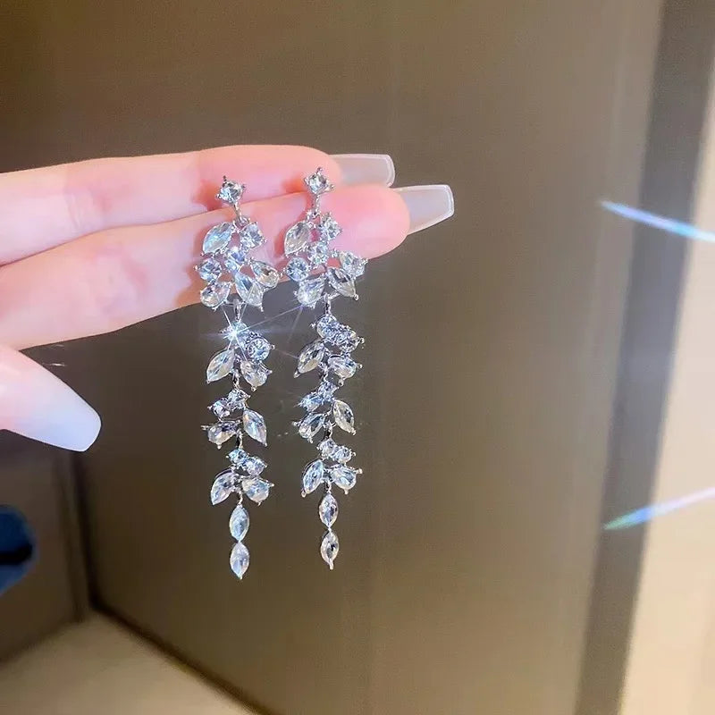 2024 New High-end Elegant Black Zircon Earrings for Women Fashionable Individuality Daily Accessory Party Jewelry Birthday Gifts