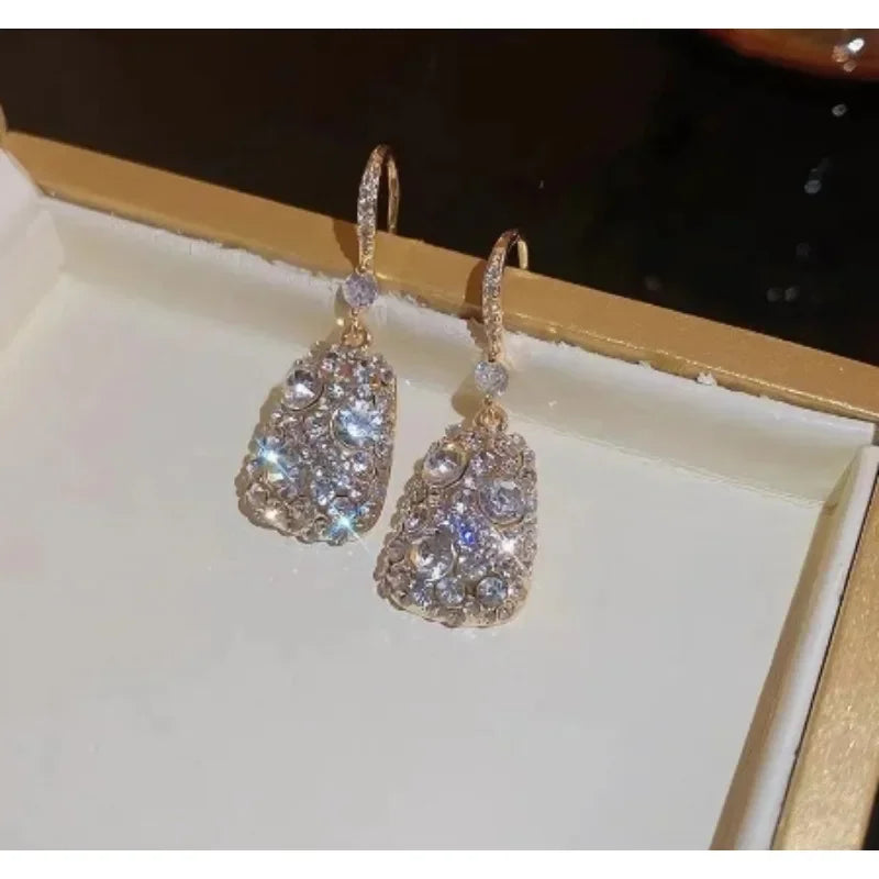 2024 New Hot Korean Beautiful Exquisite Fashion Long Shiny Gypsophila Earrings